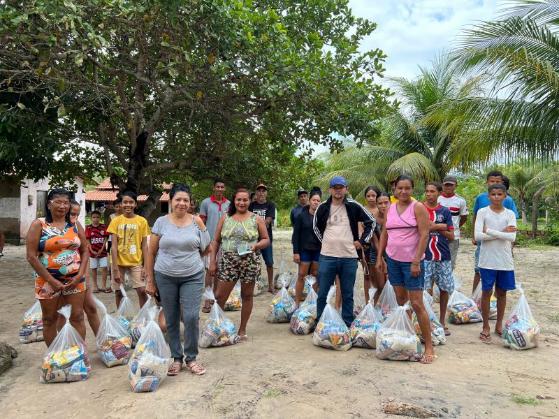 Famílias assistidas por programas sociais recebem cestas básicas em União